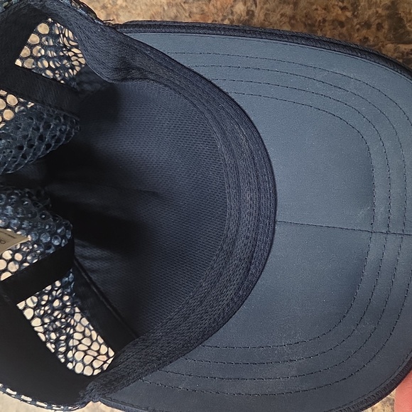 Oiselle Runner Trucker Hat - Picture 2 of 7